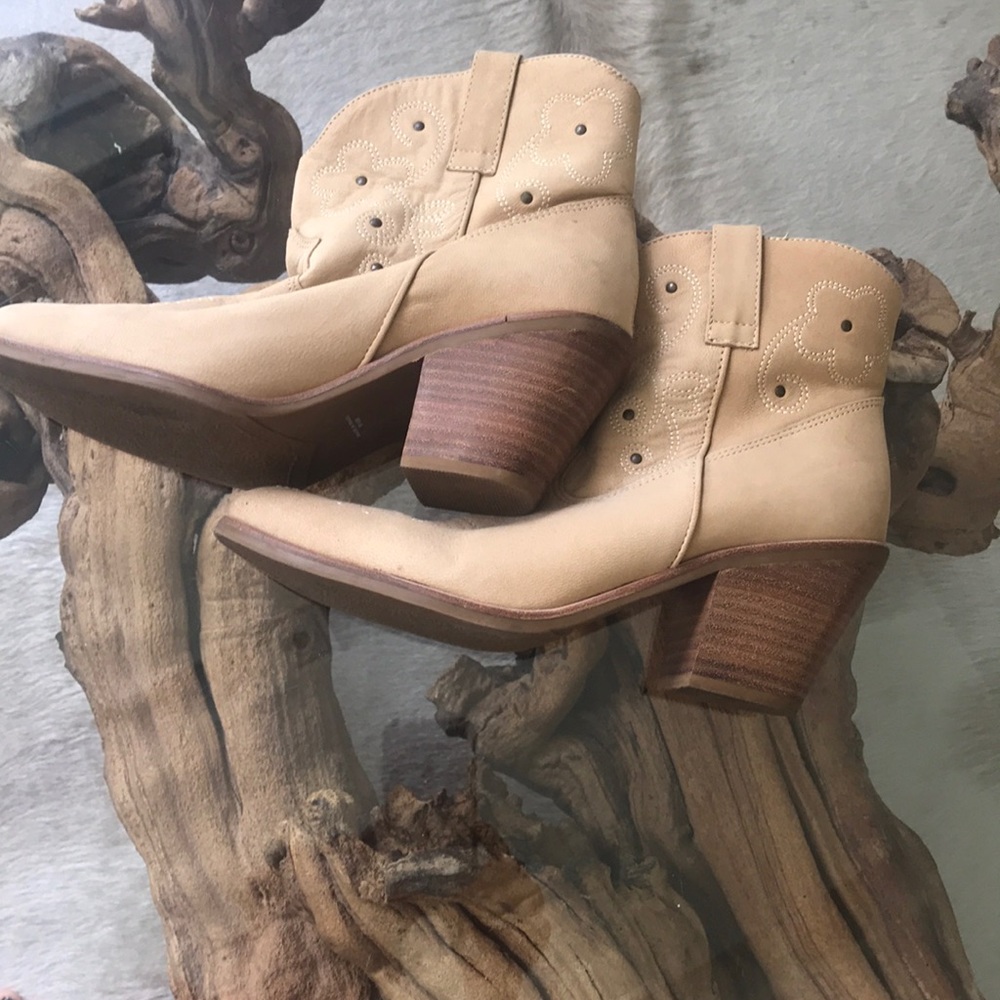 Shoes - Picture 3 of 3